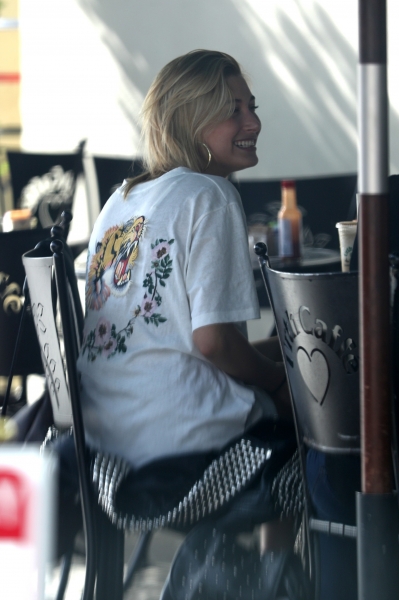 AG_827453_012.jpg