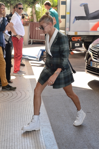 BGUK_Hailey_Baldwin_04-1.jpg