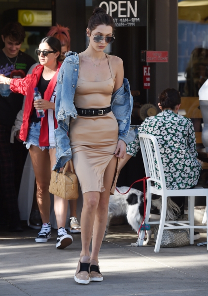 BellaHadid_10112016P_09.jpg