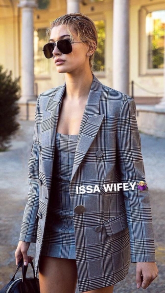 DKNLMuxXkAEuSe-.jpg