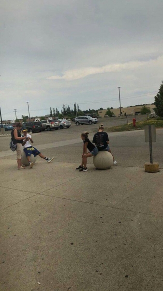 DhCww0RXkAAB4MX.jpg
