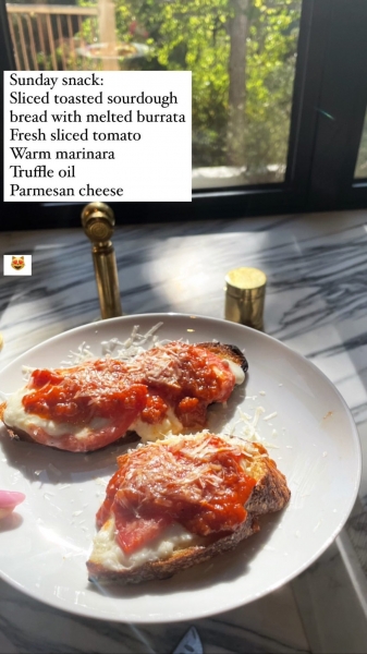 FlBUei_WYAESTZT.jpg