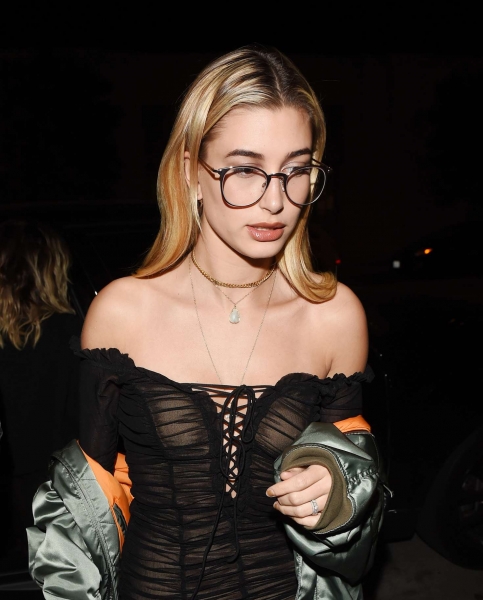 Hailey-Baldwin-Leaving-Catch-restaurant--17.jpg