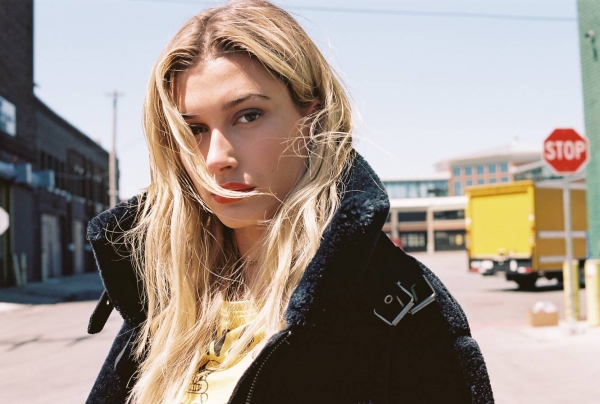 Hailey-Baldwin-pour-Eleven-Paris.jpg
