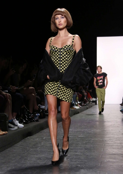 Hailey-Baldwin_-Jeremy-Scot-Fashion-Show-2016--04.jpg