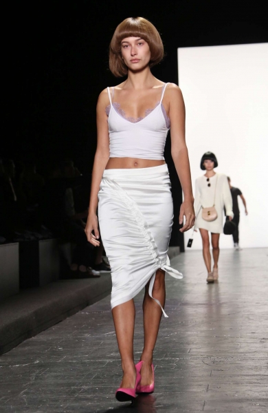 Hailey-Baldwin_-Jeremy-Scot-Fashion-Show-2016--10.jpg