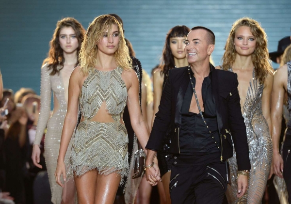 Hailey-Baldwin_-Julien-MacDonald-Fashion-Show-2016--14.jpg