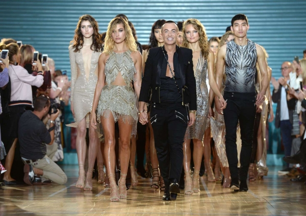 Hailey-Baldwin_-Julien-MacDonald-Fashion-Show-2016--31.jpg