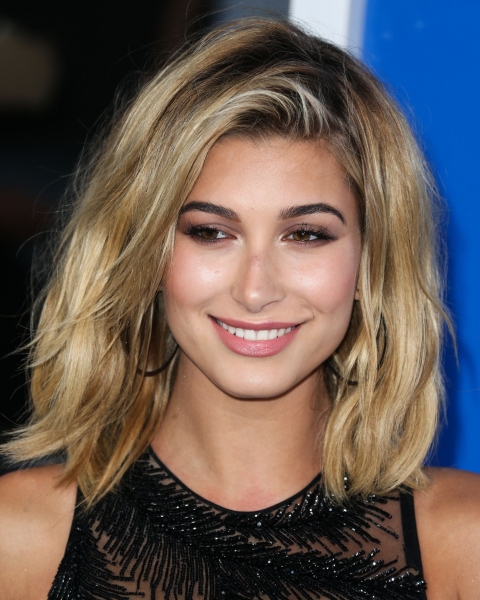 Hailey_Baldwin_007~1.jpg