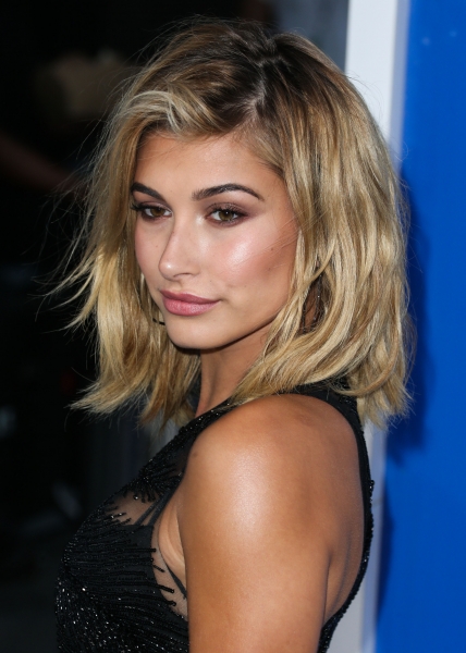 Hailey_Baldwin_013~1.jpg