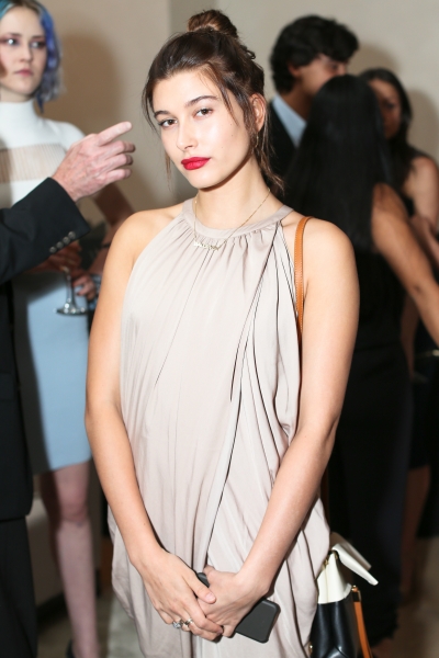 Hailey_Baldwin_02~1.jpg