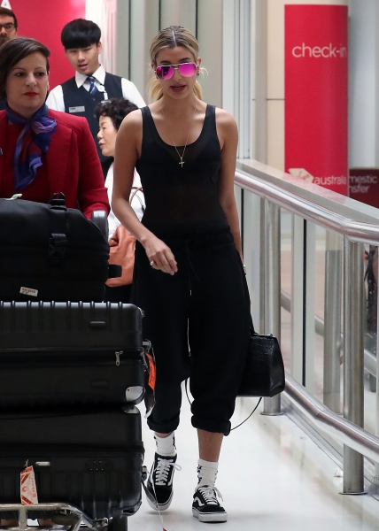 Hailey_Baldwin_281029~6.jpg
