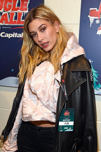 Hailey_Baldwin_28129~9.jpg