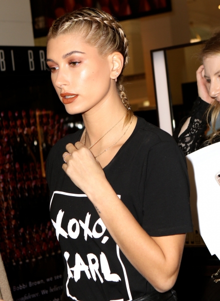 Hailey_Baldwin_281329~2.jpg