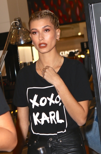 Hailey_Baldwin_281429~2.jpg