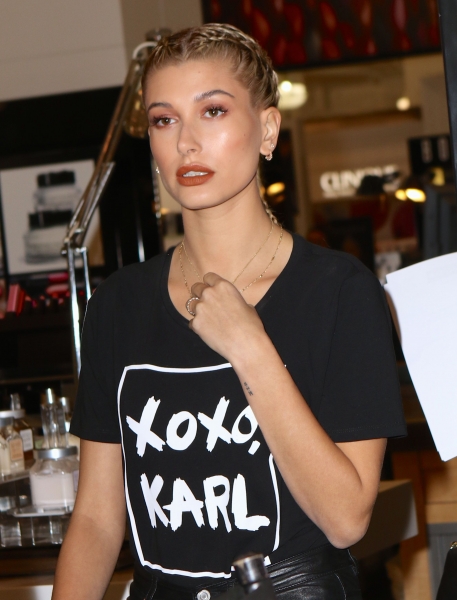 Hailey_Baldwin_281529~2.jpg
