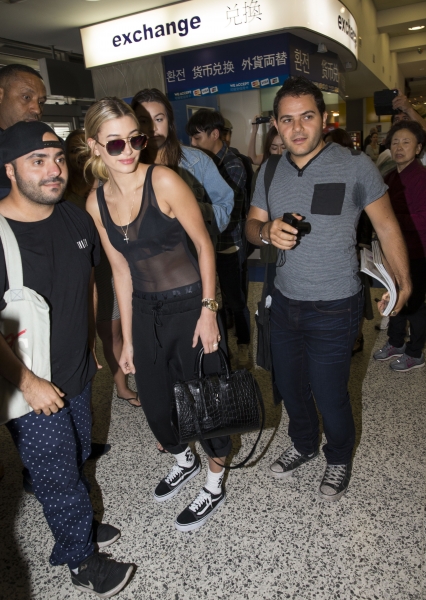 Hailey_Baldwin_281529~6.jpg