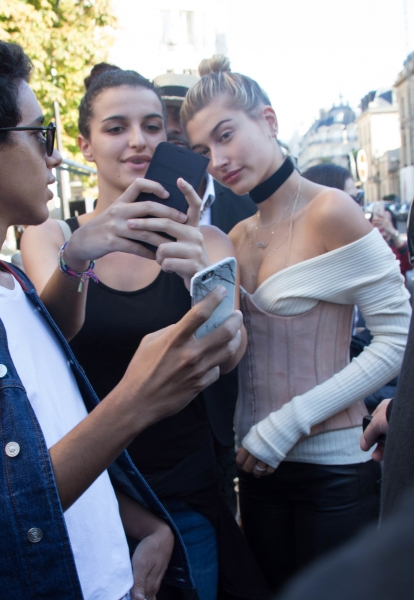 Hailey_Baldwin_282029.JPG