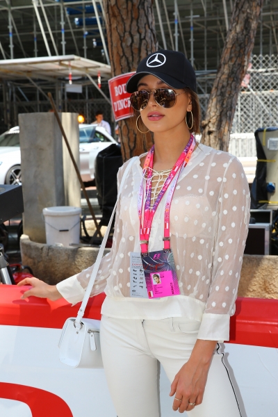 Hailey_Baldwin_28229~12.jpg