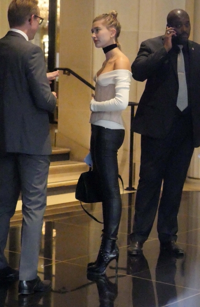 Hailey_Baldwin_282829~0.jpg