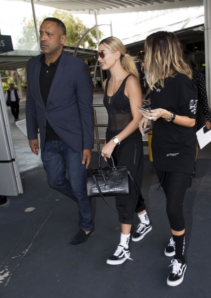 Hailey_Baldwin_282929~4.jpg