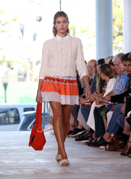 Hailey_Baldwin_28329~9.jpg