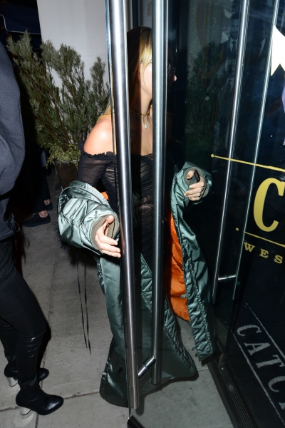 Hailey_Baldwin_283829~0.jpg