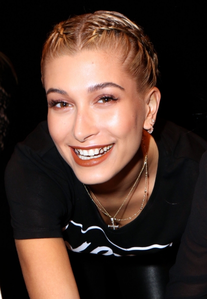 Hailey_Baldwin_28429~2.jpg