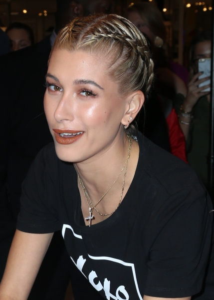 Hailey_Baldwin_28629~3.jpg