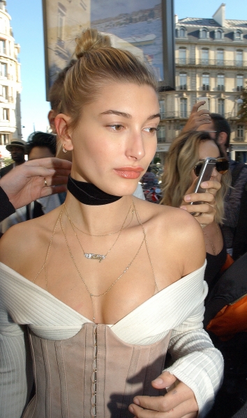 Hailey_Baldwin_28829~0.jpg