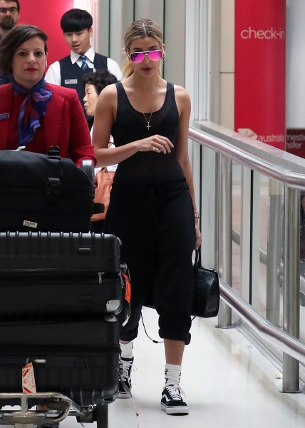 Hailey_Baldwin_28829~6.jpg