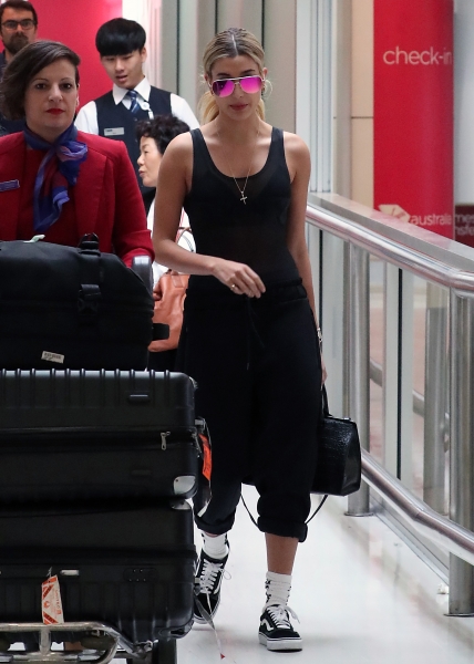 Hailey_Baldwin_28929~7.jpg