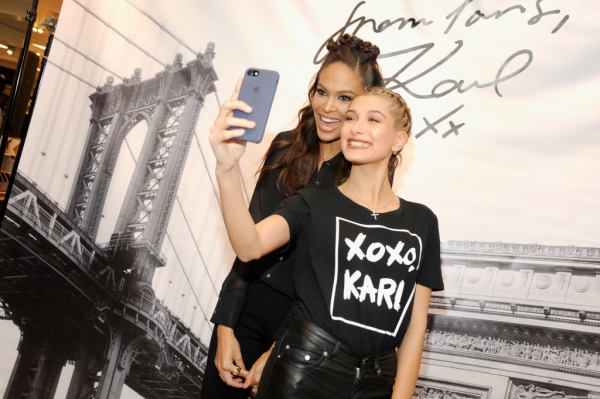 Hailey_Baldwin_Karl_Lagerfeld_Paris_x_ELLE_wa-o8XlaNS6x.jpg