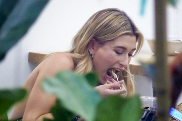 Hailey_Baldwin__281029~0.jpg