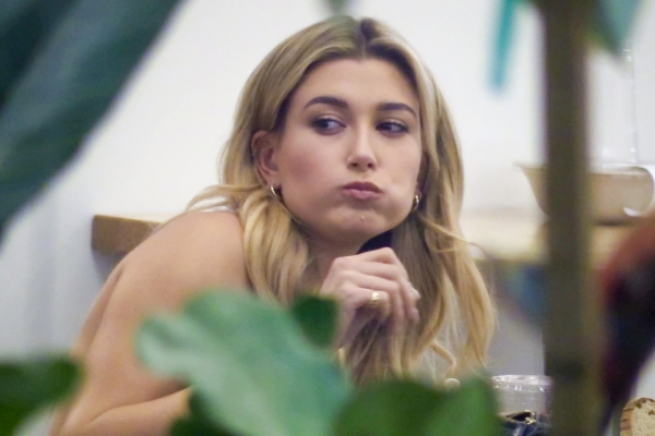 Hailey_Baldwin__281529~0.jpg