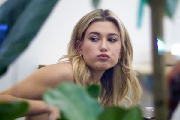 Hailey_Baldwin__281629~0.jpg