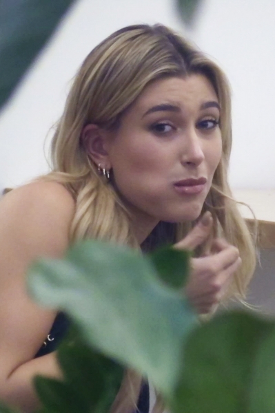 Hailey_Baldwin__28229~0.jpg