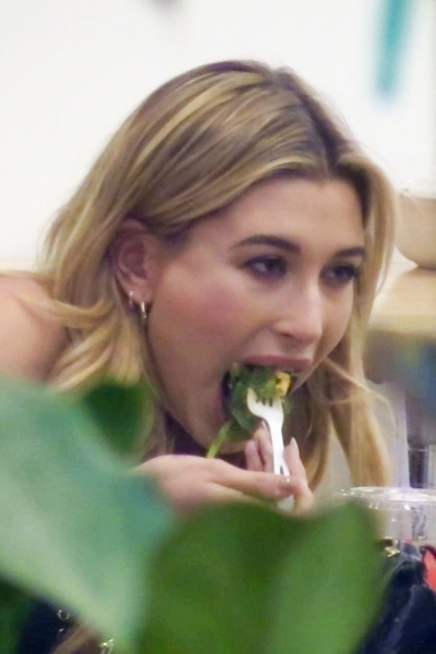 Hailey_Baldwin__28329~0.jpg
