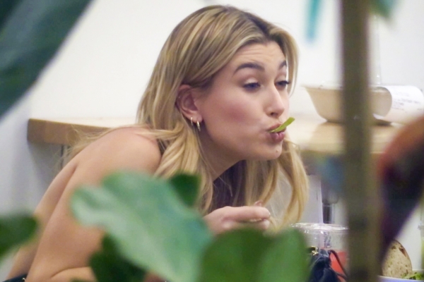 Hailey_Baldwin__28529~0.jpg