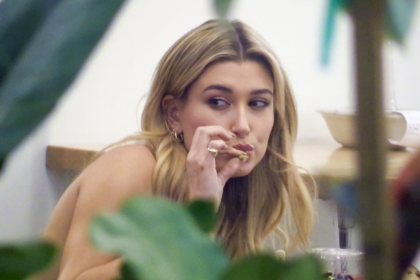 Hailey_Baldwin__28729~0.jpg