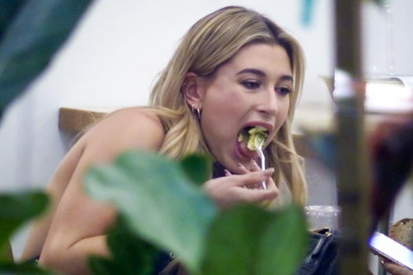 Hailey_Baldwin__28829~0.jpg