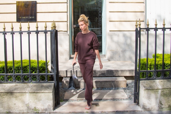INSTAR_Hailey_Baldwin_Shopping_In_Paris_3341843773.jpg