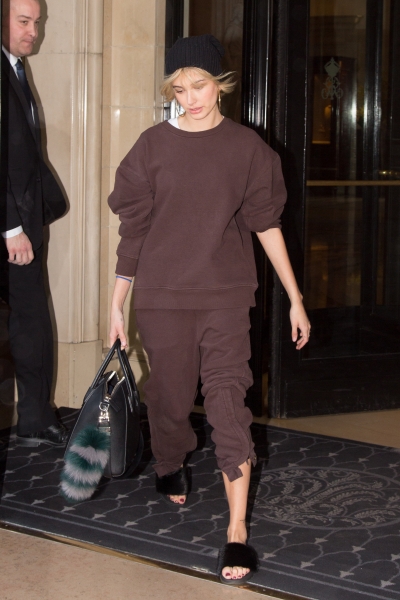 INSTAR_Hailey_Baldwin_Shopping_In_Paris_3341843782.jpg