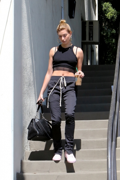 Instar_Hailey_Baldwin_in_Weho_10011179247.jpg