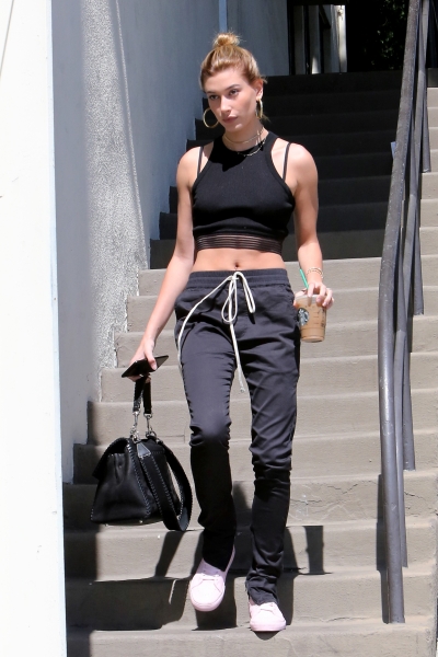 Instar_Hailey_Baldwin_in_Weho_10011179249.jpg