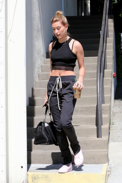 Instar_Hailey_Baldwin_in_Weho_10011179252.jpg