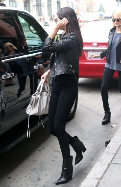Kendall_Jenner_Kendall_Jenner_Hailey_Baldwin_uKgGctT-P1nx.jpg