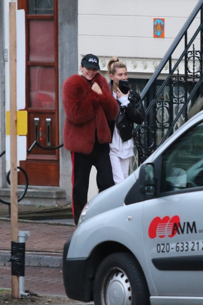 Kendall_Jenner___Hailey_Baldwin_28629.jpg