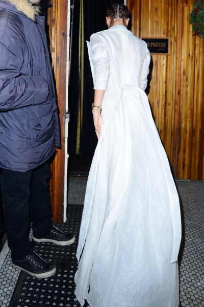 MCFan_for_Celeblounge_HQCelebCorner02-01-2017_08-02Hailey_Baldwin_06.jpg