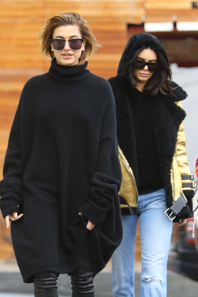 MCFan_for_Celeblounge_HQCelebCorner03-01-2017_08-58Kendall_Jenner2C_Hailey_Baldwin_04_-_Copia.jpg
